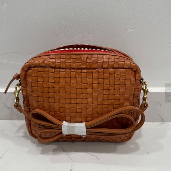 SOLD🎉🎉🎉 Clare V's midi sac in natural woven leather. Crossbody SOLD🎉🎉🎉 - Picture 2 of 6